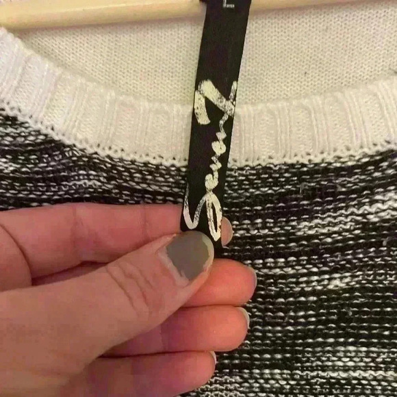 Seven  sweater - Picture 2 of 3